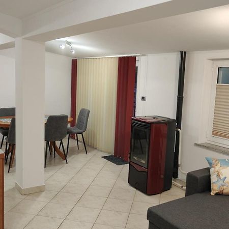 Ferienwohnung Apartma Apollonio Črni Kal Exterior foto