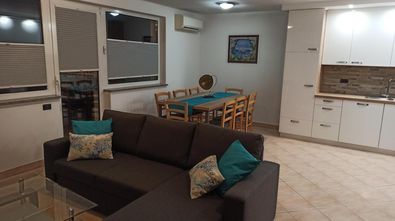 Ferienwohnung Apartma Apollonio Črni Kal Exterior foto